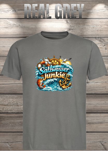 Salzwasser-Junkie Unisex T-Shirt in Real Grey.