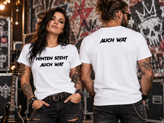 Tragebeispiel: Unisex-T-Shirt „Hinten steht auch wat“ in White, Vorder- und Rückseite.
