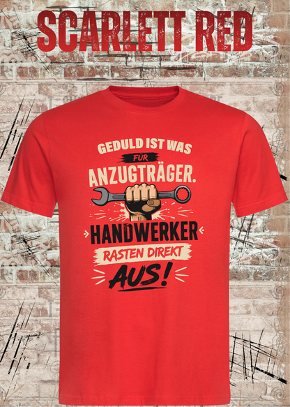 Geduld ist was für Anzugträger – Handwerker rasten direkt aus! T-Shirt in Scarlet Red.