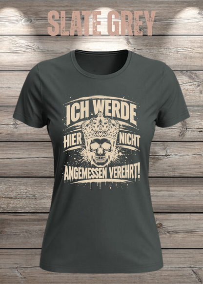 Ich werde hier nicht angemessen verehrt – Damen Statement T-Shirt | FunnyZoom