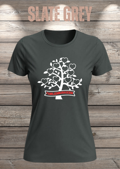 Familienmanagerin T-Shirt Damen – Herzbaum in Slate Grey.