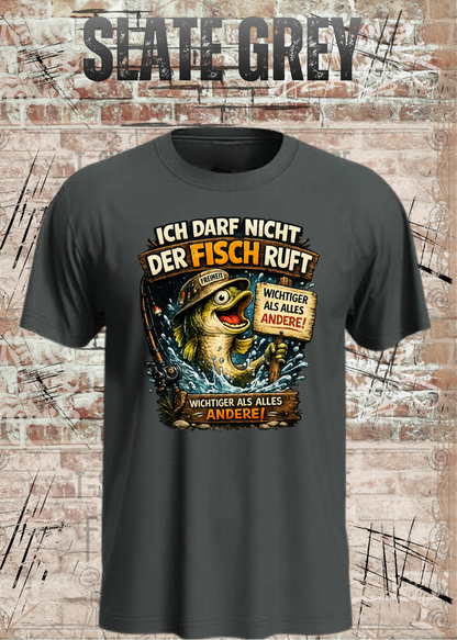 Unisex Angler T-Shirt – Ich darf nicht, der Fisch ruft in Slate Grey.