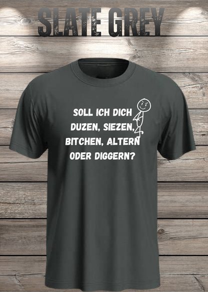 Unisex-T-Shirt „Duzen, Siezen, Bitchen oder Diggen?“ in Slate Grey.