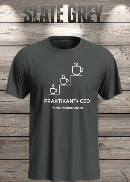 Unisex-T-Shirt „Praktikant zum CEO meiner Kaffeepausen“ in Slate Grey.