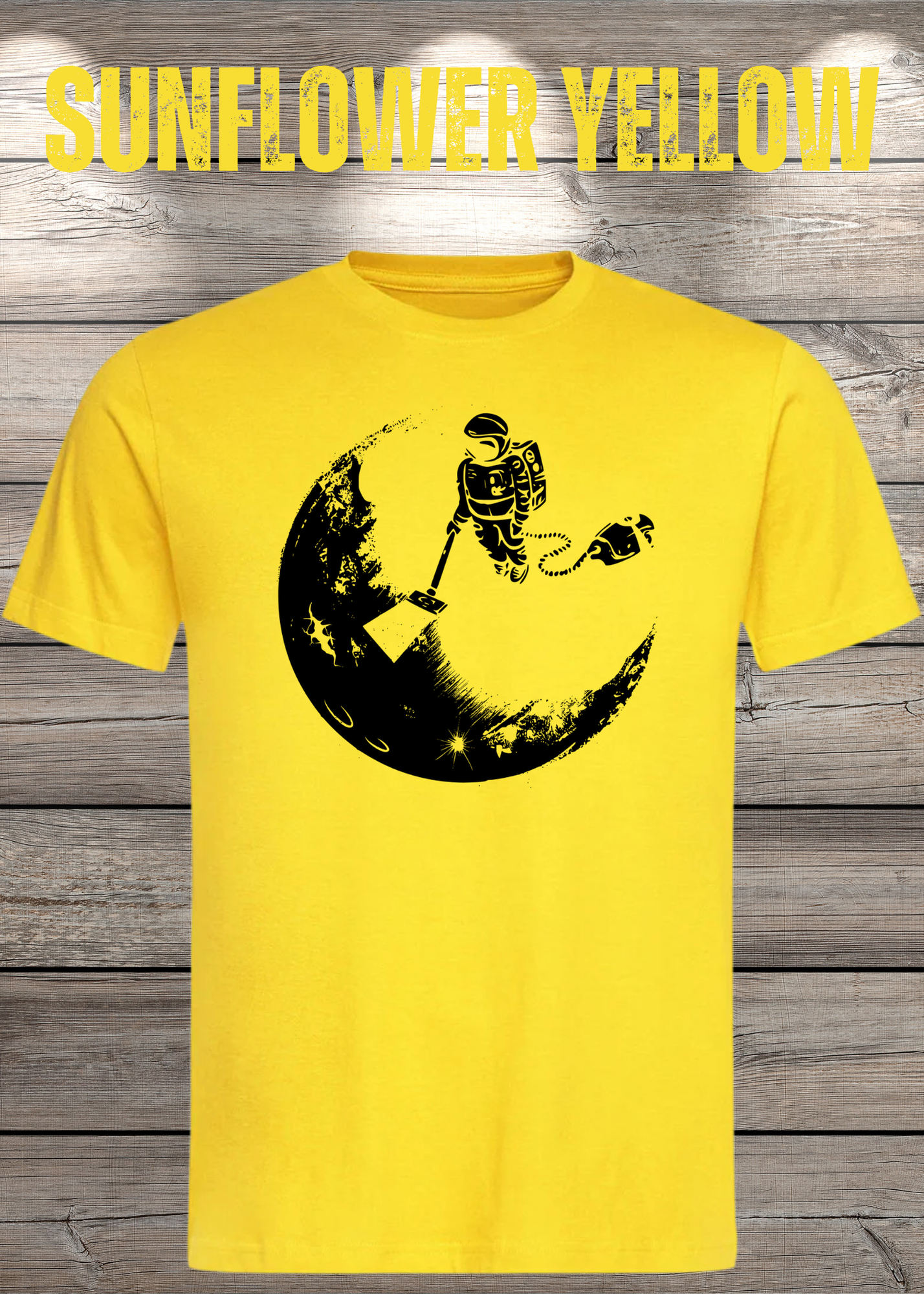 T-Shirt Mond mit Astronaut der Mond mit Staubsauger Staub saugt Personalisierbar Witziges T-Shirt Geschenkidee Lustiges Unisex T-Shirt