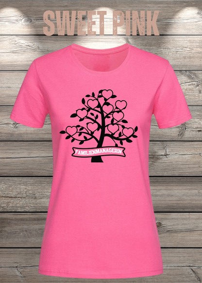 Familienmanagerin T-Shirt Damen – Herzbaum in Sweet Pink.