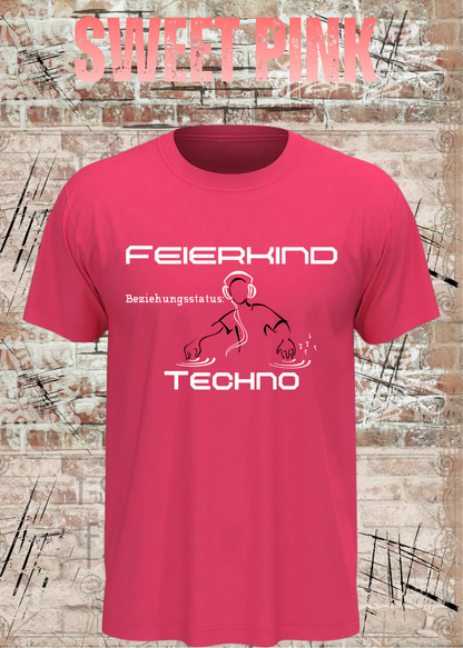 Feierkind Techno T-Shirt – Beziehungsstatus Techno in Sweet Pink.