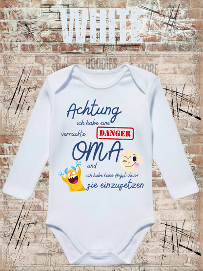 Baby Body Achtung Verrückte Oma | Lustiger Babybody für Enkel | Geschenk zur Geburt & Taufe