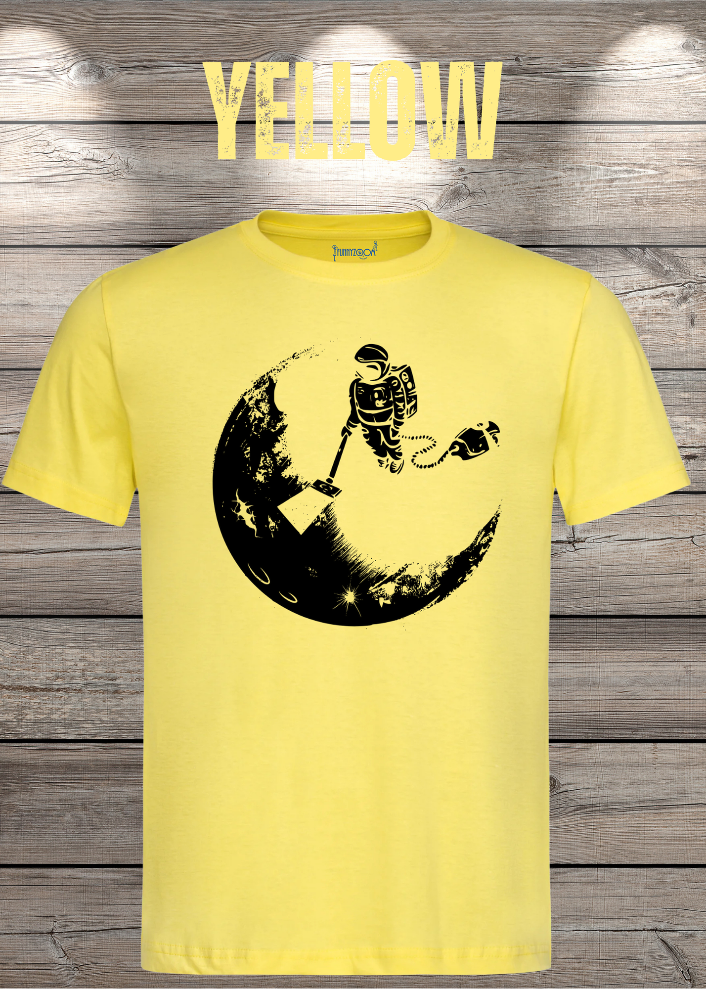T-Shirt Mond mit Astronaut der Mond mit Staubsauger Staub saugt Personalisierbar Witziges T-Shirt Geschenkidee Lustiges Unisex T-Shirt