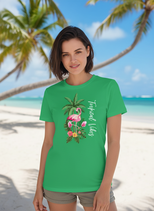 Frau mit grünem Tropical Vibes T-Shirt