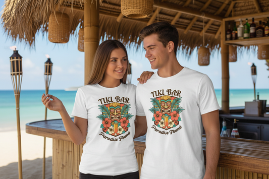 Frau und Mann mit Tiki Bar T-Shirt