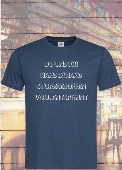 Unisex T-Shirt – Du und ich sturzbesoffen, hand in hand voll entspannt! in Navy Blue.