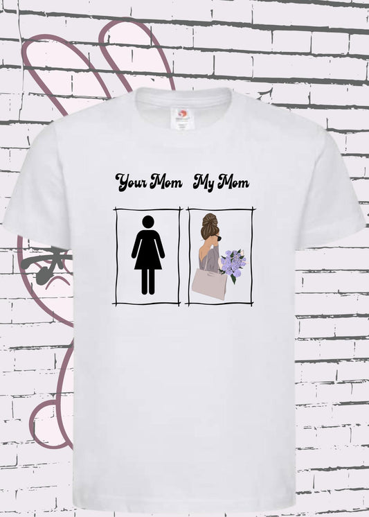 👶 Kinder T-Shirt 'My Mom your Mom' | Witziges Kurzarm Shirt Geschenkidee 😄
