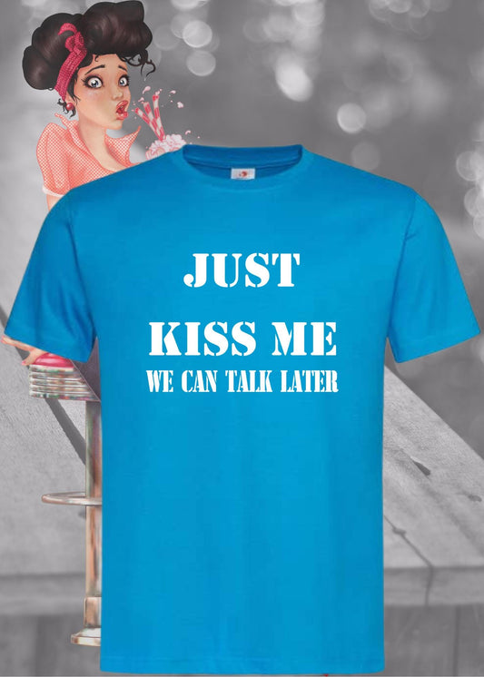 💋 T-Shirt Just kiss me we can talk later 😘 Lustige Sprüche T-Shirt 🎁 Geschenkidee T-Shirt 💕 Witzige T-Shirts Unisex 👕 Viele Farben und Größen 🌈