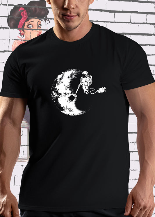 🌙 T-Shirt Mond mit Astronaut der Mond mit Staubsauger Staub saugt 🚀 Personalisierbar Witziges T-Shirt 😂 Geschenkidee Lustiges Unisex T-Shirt ✨