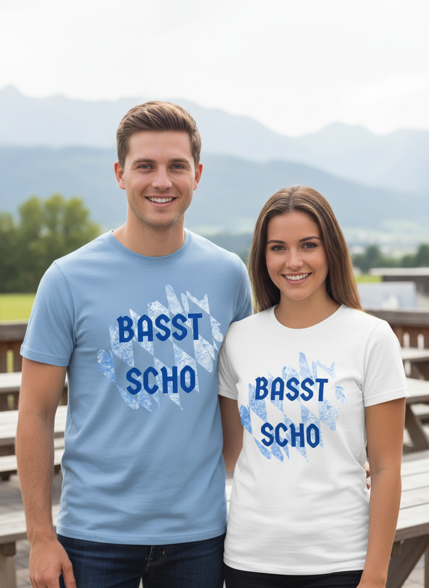 Mann und Frau mit "Basst scho" T-Shirts