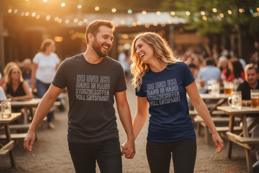 Pärchen mit sturzbesoffen T-Shirts