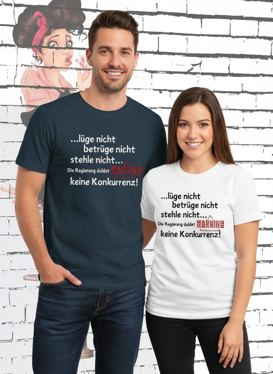 Pärchen mit T-Shirts - Backsteinwand korrigiert