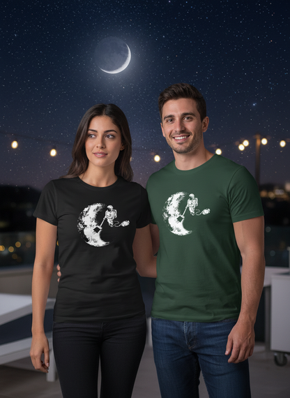 Paar mit Astronaut-Mond T-Shirts