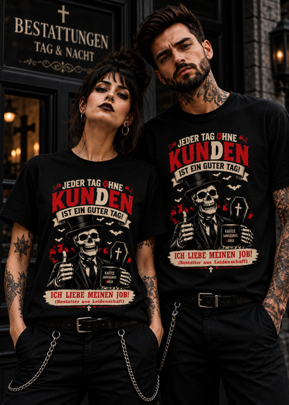 Tragebeispiel: Bestatter T-Shirt – Jeder Tag ohne Kunden ist ein guter Tag in Black Opal.
