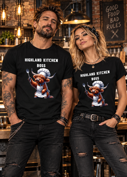 Tragebeispiel: Unisex-T-Shirt „Highland Kitchen Boss“ in Black Opal.