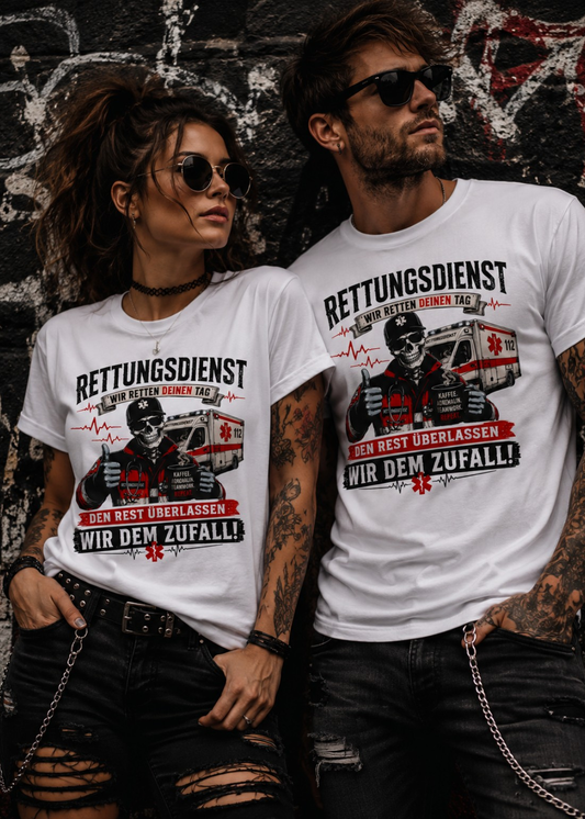 Tragebeispiel: Rettungsdienst T-Shirt – Wir retten deinen Tag, den Rest überlassen wir dem Zufall in White.