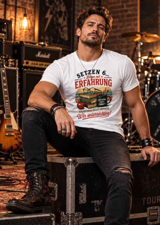 Tragebeispiel: Herren-T-Shirt „Setzen 6... Lehrer mit Erfahrung“ in White.