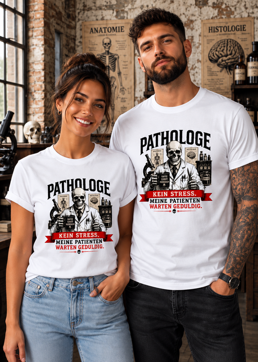 Tragebeispiel: Pathologe T-Shirt – Kein Stress, meine Patienten warten geduldig in White.