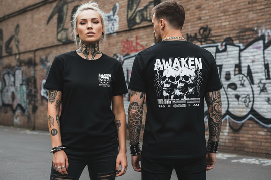 Rocker Paar mit Awaken the Death T-Shirts